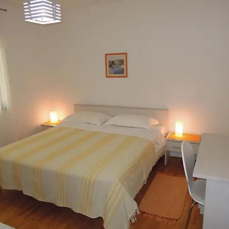 Cozy Retreat By The Sea Puntamika Apartment *