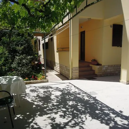 Cozy Retreat By The Sea Puntamika Apartment *