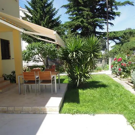 Apartment Cozy Retreat By The Sea Puntamika Zadar