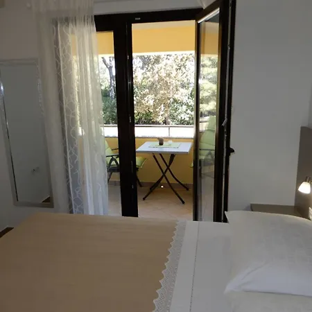 Cozy Retreat By The Sea Puntamika Apartment *