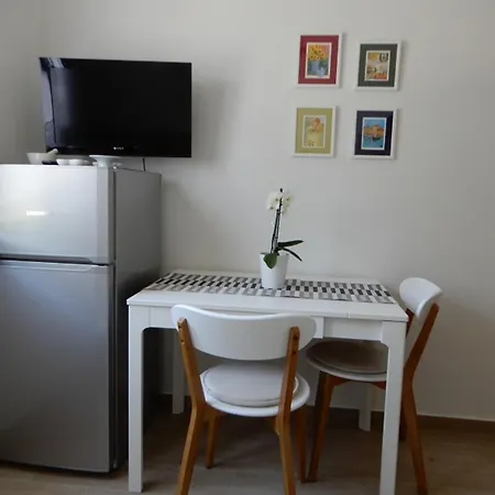 아파트 Cozy Retreat By The Sea Puntamika 자다르