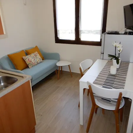Cozy Retreat By The Sea Puntamika Apartment *