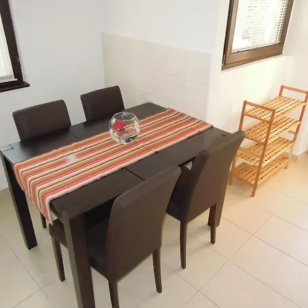 Apartment Cozy Retreat By The Sea Puntamika